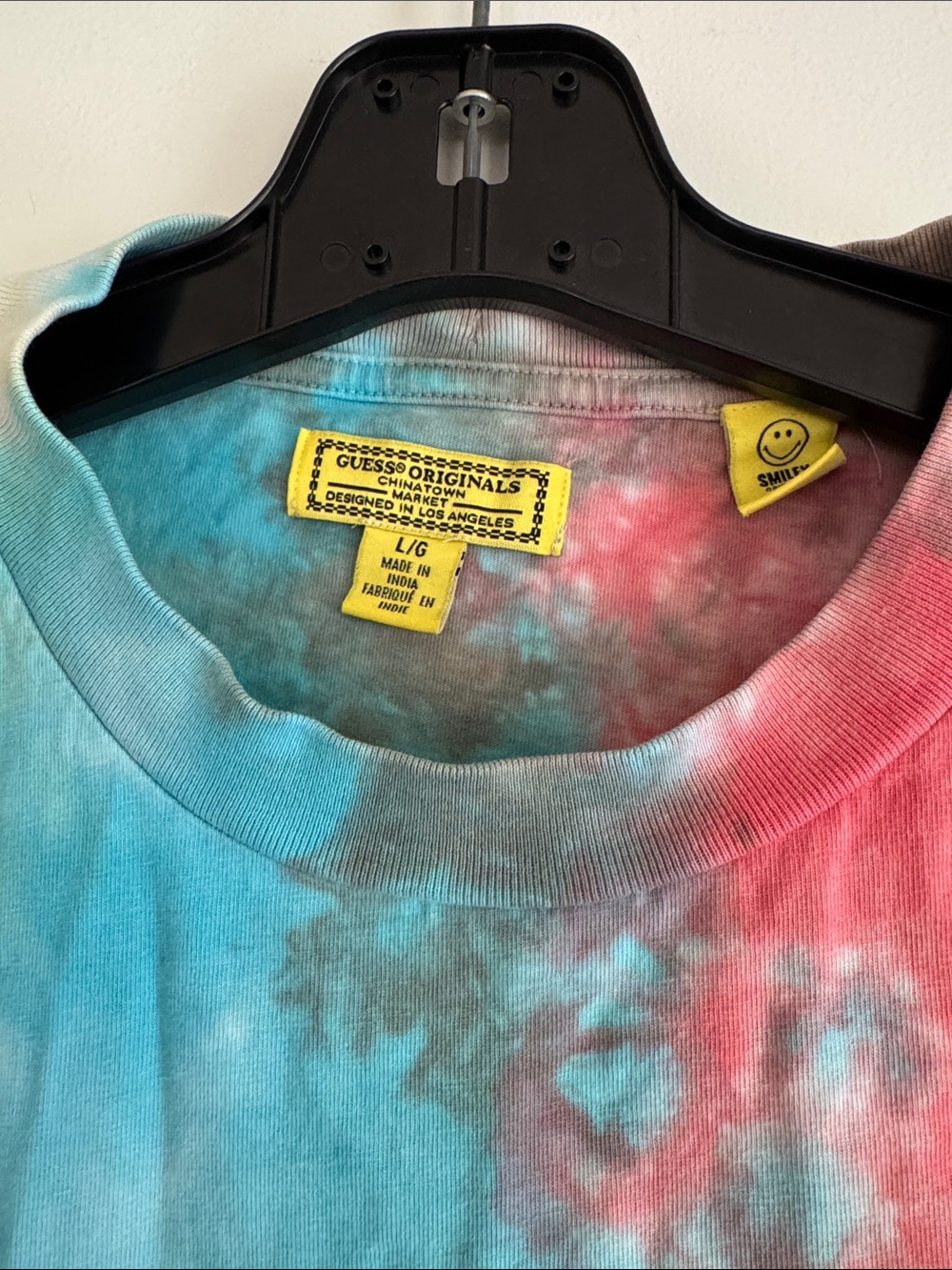 GUESS Tie-Dye Logo Tee in Blue, Red, Navy & Cream - Picture 3 of 6
